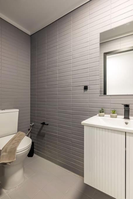 Maricool Minimal Spacious Downtown Loft كاندية المظهر الخارجي الصورة